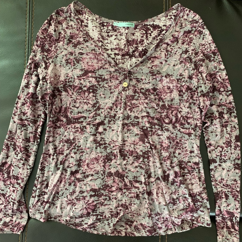 Long-sleeved women’s shirt